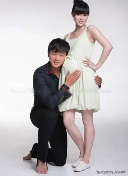 霍思燕大肚写真秀恩爱 细数娱乐圈最美孕妇