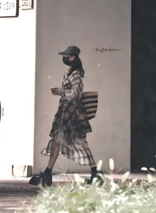 赵丽颖机场私服