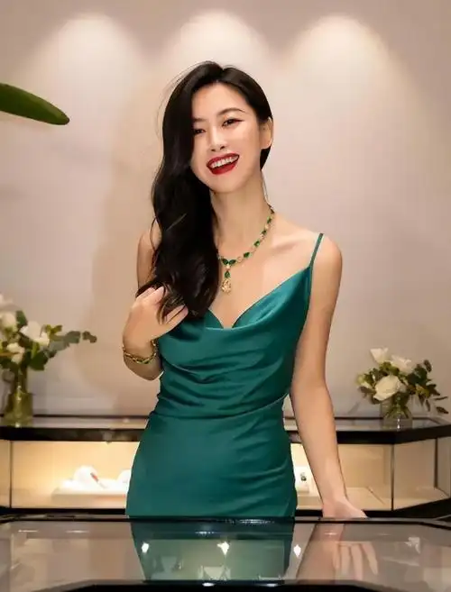 原创朱珠性感近照曝光因孕期糖尿病胖到156斤产后自律健身狂减50斤