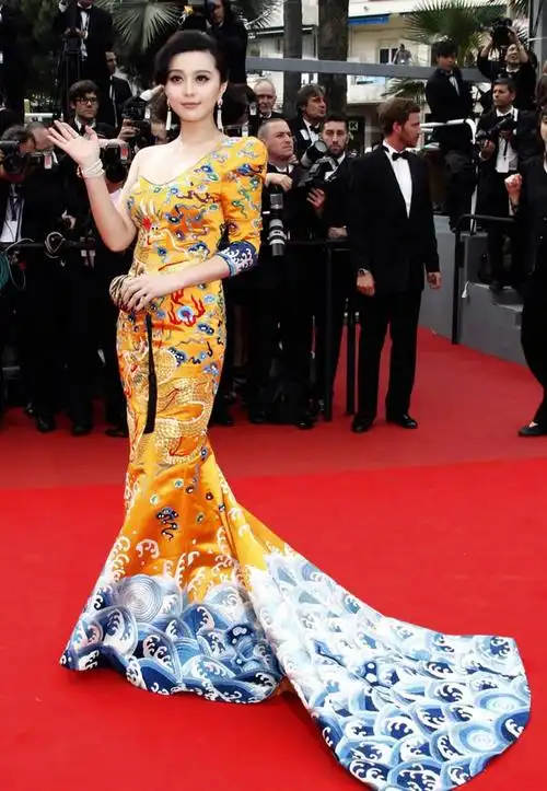 范冰冰戛纳电影节的中国风礼服三部曲① 龙袍 因为太好看了所以换个