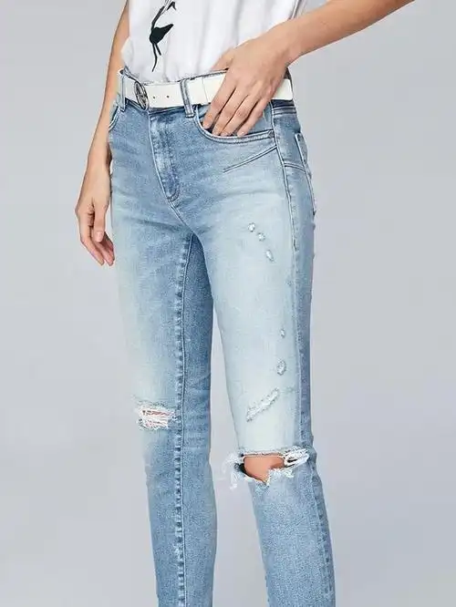 春天流行这样穿牛仔裤,时尚百搭又减龄,显高显瘦特迷人