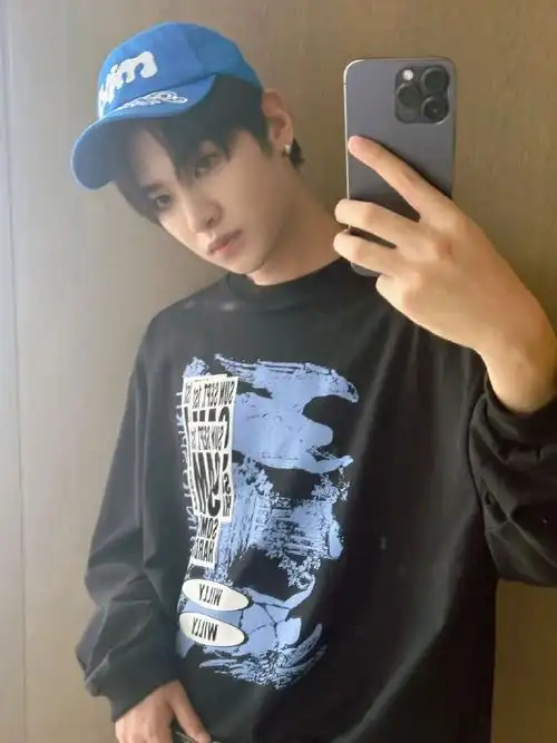 黄明昊超话90#黄明昊听说很好吃#230919【高清图】4pjustin黄明昊