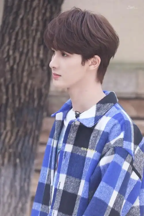 朱正廷超话#一见倾心的校园初恋脸#在初雪时相遇,盛夏中相伴,历经风帆