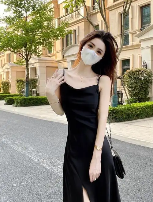 绝美黑色吊带连衣裙捕获你的心