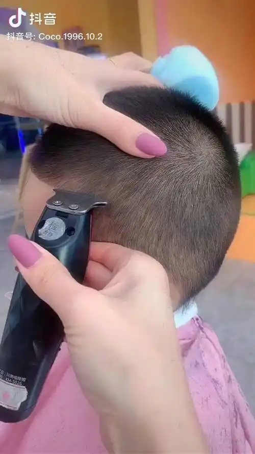 好久没有更新讲解教程啦,大家有没有忘了我的声音呀乖宝剪发 宝宝理发