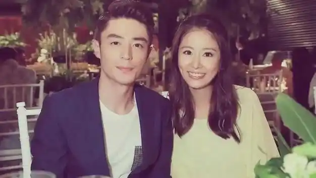 霍建华惹争议和美女贴头拍照手放女方胸前太暧昧林心如心真大