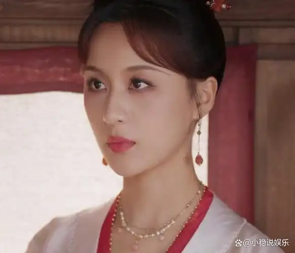 最近收官的古装剧《永安梦》里面,虽然徐正溪和欧阳娜娜才是男女主的