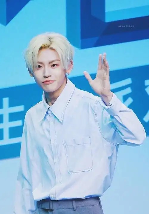 发色才是营造亮点的关键?小鬼王琳凯和毕雯珺的白发造型超惊艳!