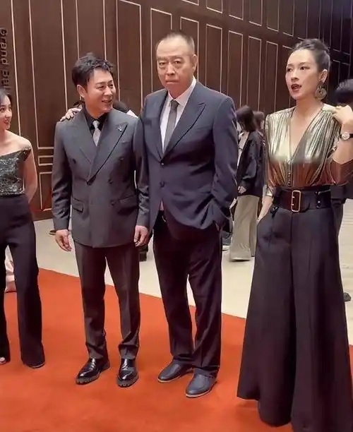 陈凯歌推开章子怡和张颂文握手,大佬无视小哥_张艺谋_电影节_国际