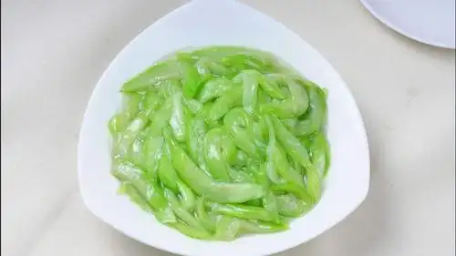 教你清炒丝瓜的家常做法,清淡爽口不油腻,做法简单一学就会