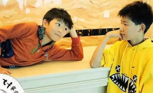 王俊凯和王源的关系怎么样 来自同一城市的好兄弟
