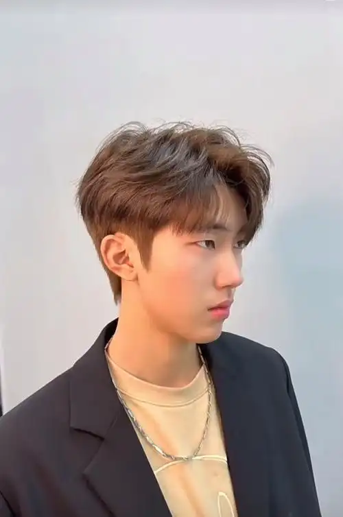 男生三七分气垫烫