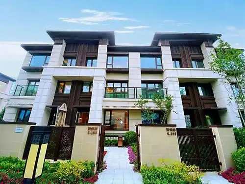 临沂神秘富豪家族全款购入5套滨河别墅!1500万!当真只是.