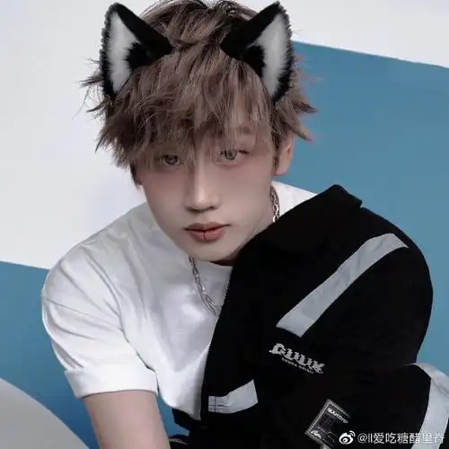 太好看了忍不住搞了个猫塑壁纸/头像92商用 二改ak刘彰@into1-刘彰