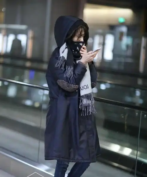 郑爽潜水80天首现身,网友惊呼"变化好大"