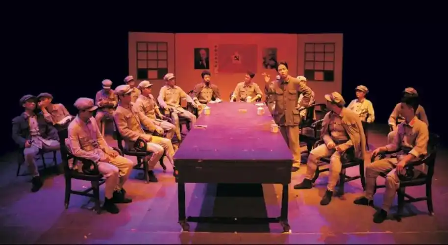 大型情景剧伟大转折在遵义首演精彩爆棚掌声欢呼声此起彼伏