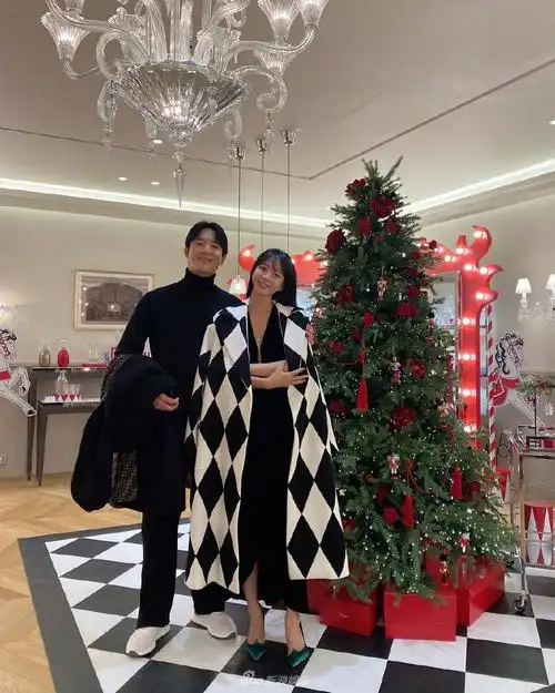 组图:韩艺瑟与男友甜蜜过圣诞 感情稳固懒理舆论风波_高清图集_新浪网