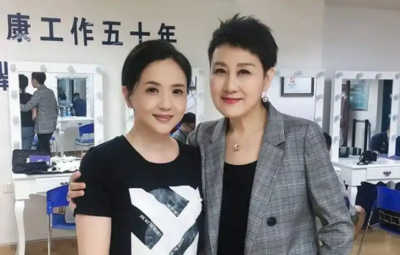 52岁宠成公主,她为丈夫守寡十年,53岁风采依旧_江珊_张博_时候