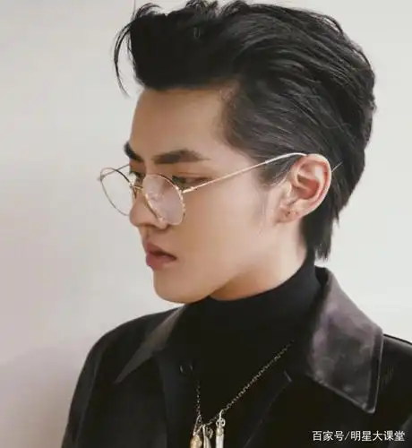 吴亦凡"大背头"造型,让粉丝集体变小迷妹,网友:老夫的少女心