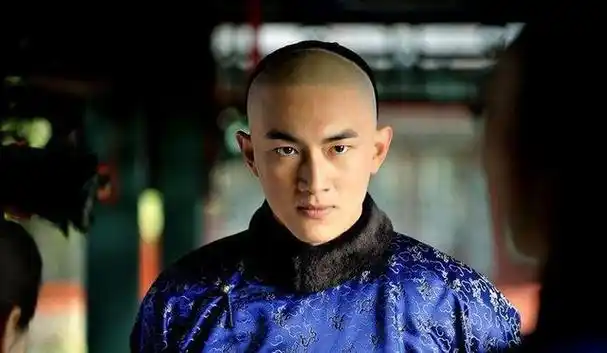 被一位男配艳压不算啥,被一群男配艳压才尴尬,黄晓明何润东上榜