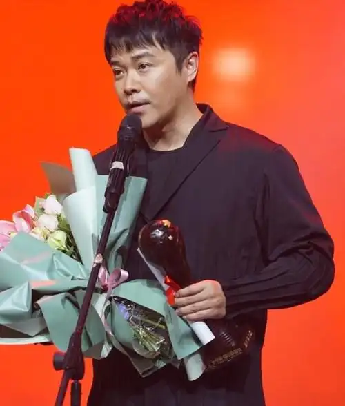 陈思诚曾经的过错,佟丽娅选择原谅,获奖后佟丽娅父亲发文祝贺_网易