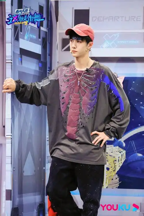 王一博《这!就是街舞3》剧照公开 今晚围观豹豹队长霸总式选人