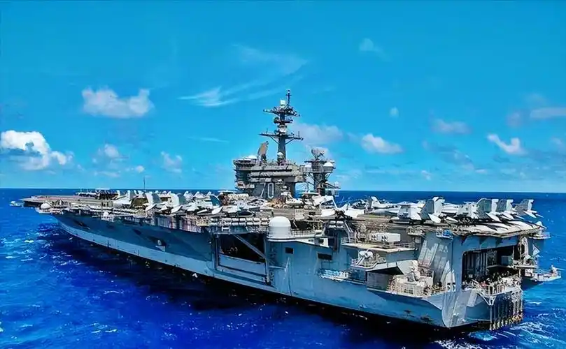 中国曝18万吨双甲板航母,恐怖战力让美军如鲠在喉,这是为何_海上航行_