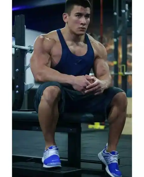 健身12年从弱鸡逆袭肌肉男的黄种人,他说:基因从不牛逼!