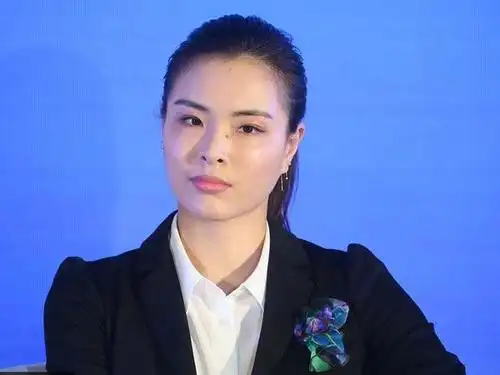 "跳水女皇"吴敏霞,拒绝嫁入豪门,35岁气质出众,官至副书记