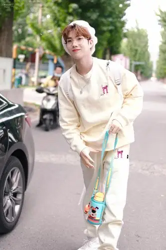 请问姐姐可以请你喝奶茶吗