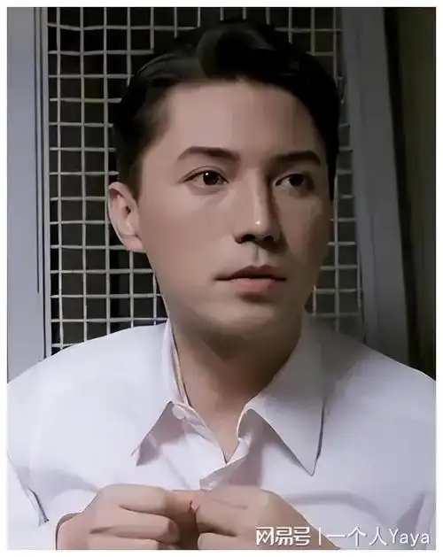 尊龙:艰辛人生积淀出的王者风范他常开玩笑说:"我就是她的奴才,她叫我