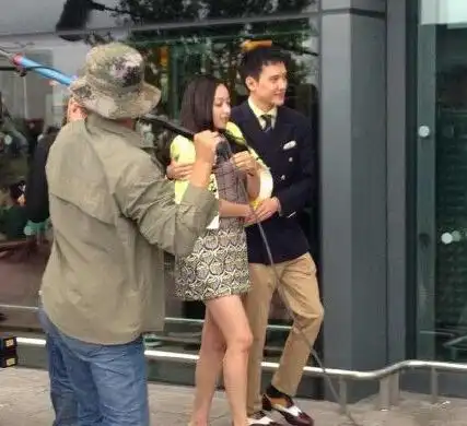 冯绍峰被曝与宋茜因戏生情两人片场举止亲密