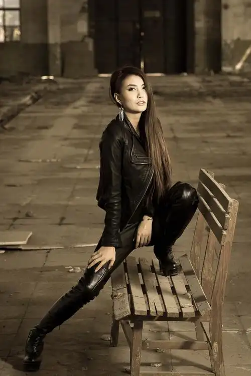 废弃工厂 冷酷惊艳 大美女钟瑞