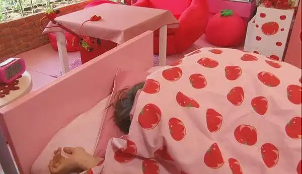 也是睡觉蒙头的类型么.