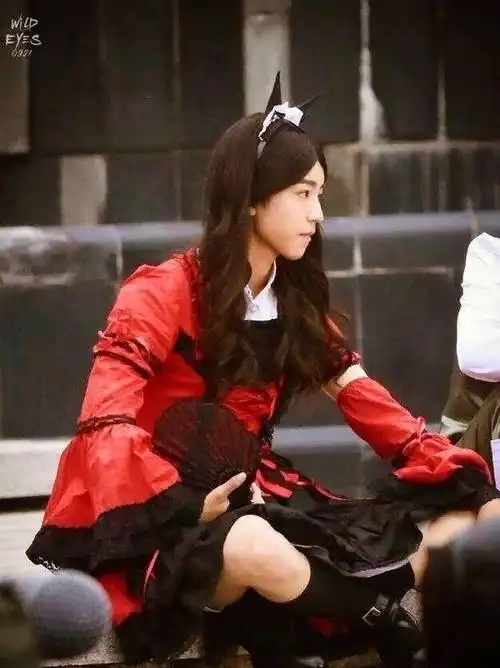 tfboys三小只女装集结完毕美艳画风和胡歌完全相反