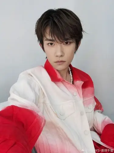 易烊千玺的自拍来了来了!在冷静和热情之间的易大佬