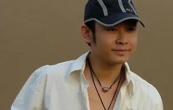 回顾刀郎:妻子生下女儿离开他,现任不离不弃生活幸福美满