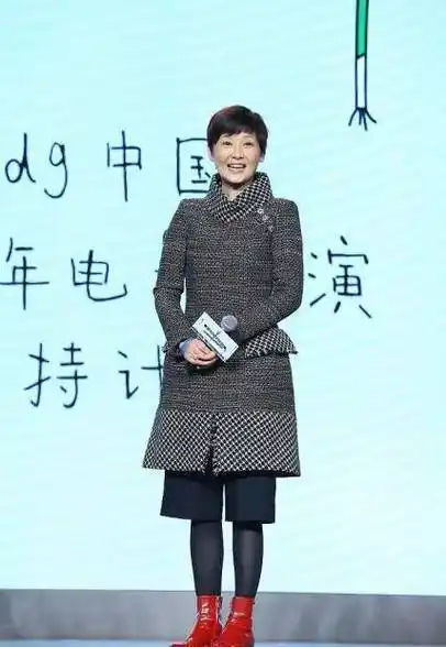 原创徐帆的保养真到位50来岁了还穿运动服看着还真挺有活力