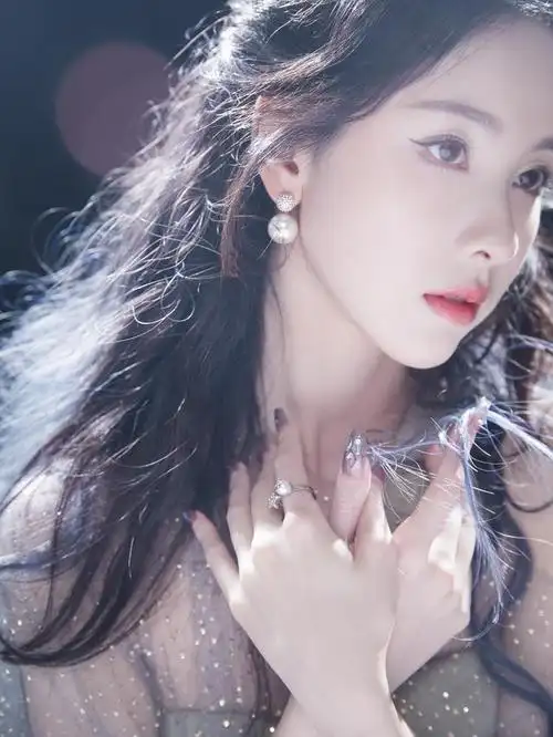 陈都灵唯美纱裙 白皙细腻肌肤修长美腿若隐若现 如梦似幻让人陶醉