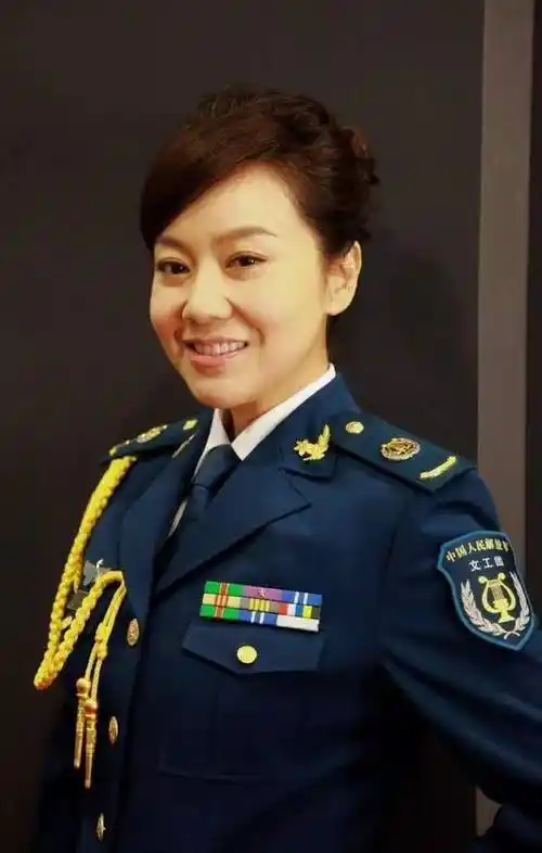 40位女明星军装照赵丽颖金晨英气逼人热巴娇俏景甜青春可人