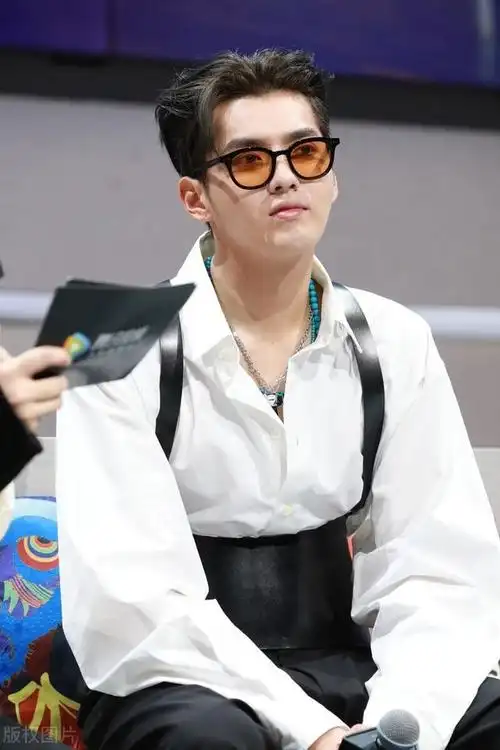 吴亦凡还在等赵丽颖吗,赵丽颖突然单方面关注了吴亦凡微博,这到底怎么