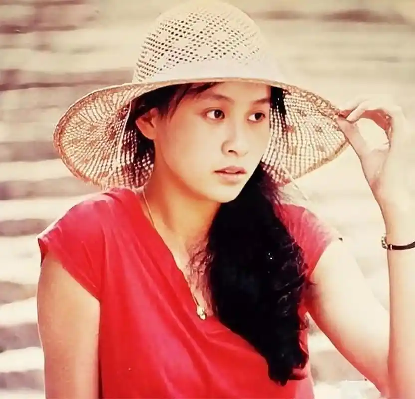 在那个无ps还美女如云的年代,来看看刘嘉玲年轻时候的样子吧
