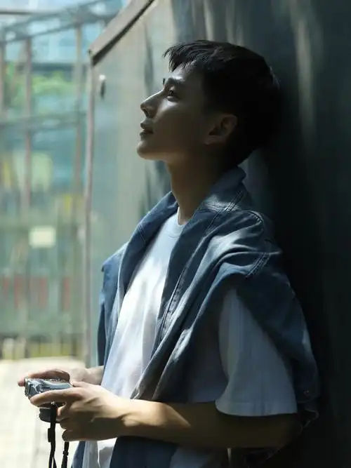 成都街道男生写真侧脸