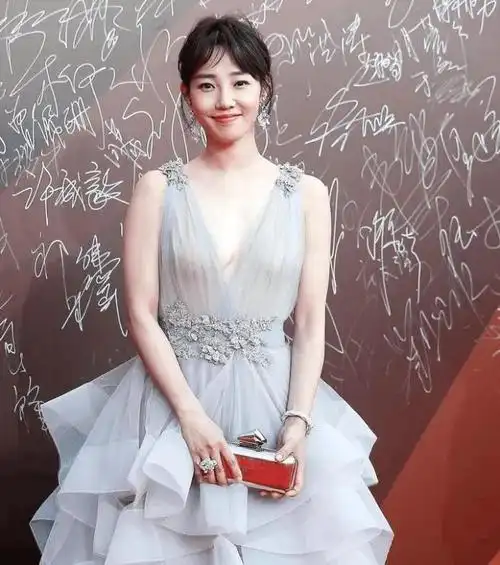 被狗仔卓伟拍到,一下子成为爆炸性事件,白百何