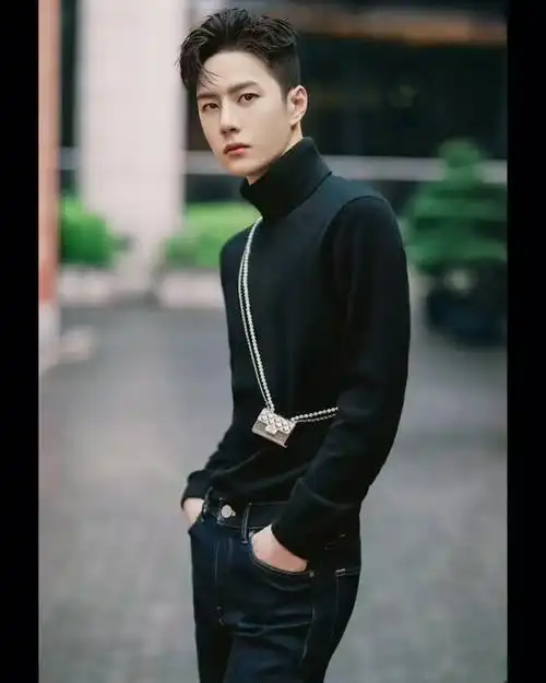 王一博是谁说的变胖了,这小细腰,这直角肩.太sha我了