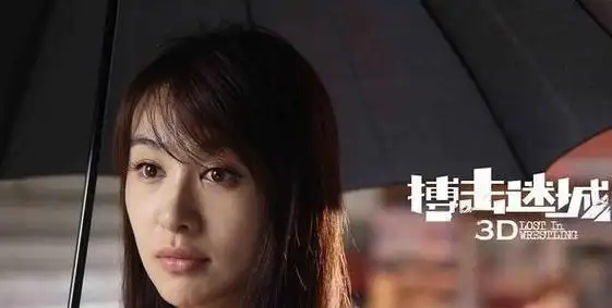 确实,李菲儿因身为黄晓明女友的身份而迅速崭露头角,广为人知.