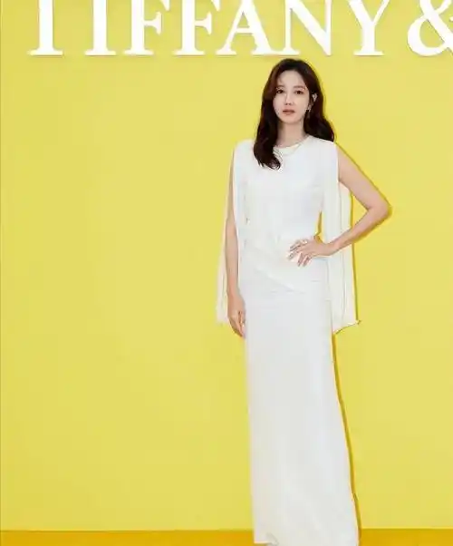 但她财阀美人的气质真的很绝_李智雅_身材_服装