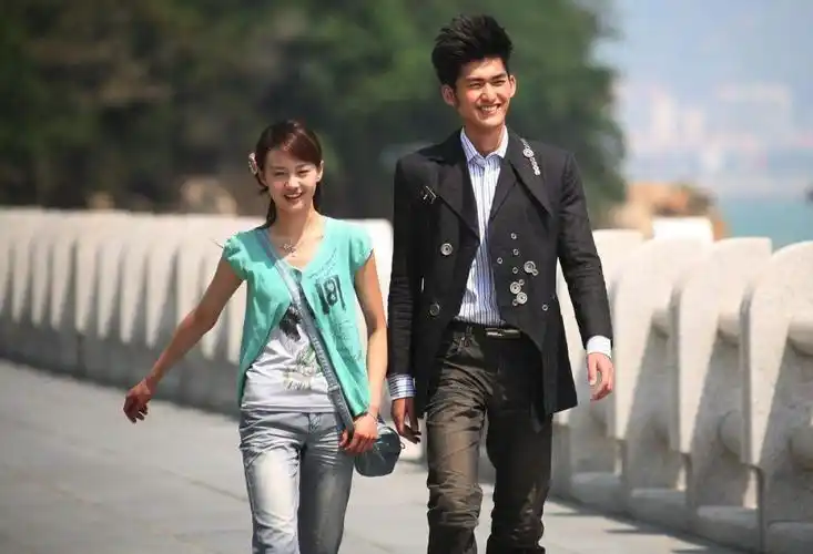 郑爽和张翰错过十年,两人携手宣布复合,粉丝们纷纷献上祝福