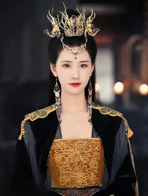 大美女陈都灵29岁生日,古装剧照素雅绝尘似是仙子,不愧是淡颜系美人!