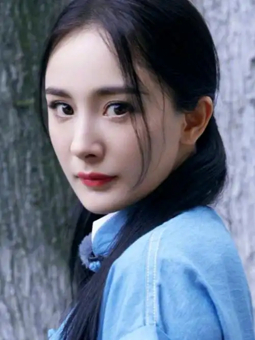 91杨幂的脸真的是精致好看,而且敢于承认整容,勇气可_圈子-新氧美容